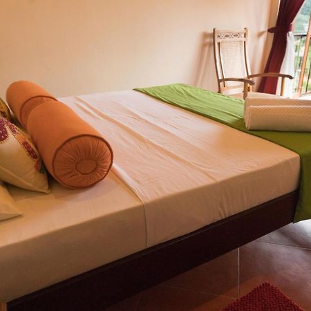 Aronka Homestay Канді Екстер'єр фото